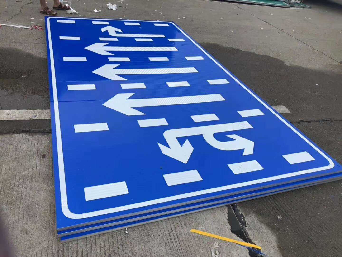 道路交通安全标志牌,交通警示牌,交通指示牌,交通标牌,公.