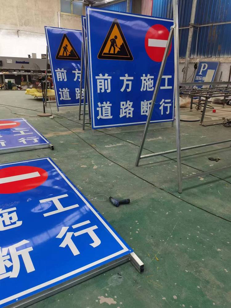 铁路十字路口的路牌有障碍物.运输组织" href="https://www.veer.com/photo/330199232?utm_source=baidu&utm_medium=imagesearch&chid=902