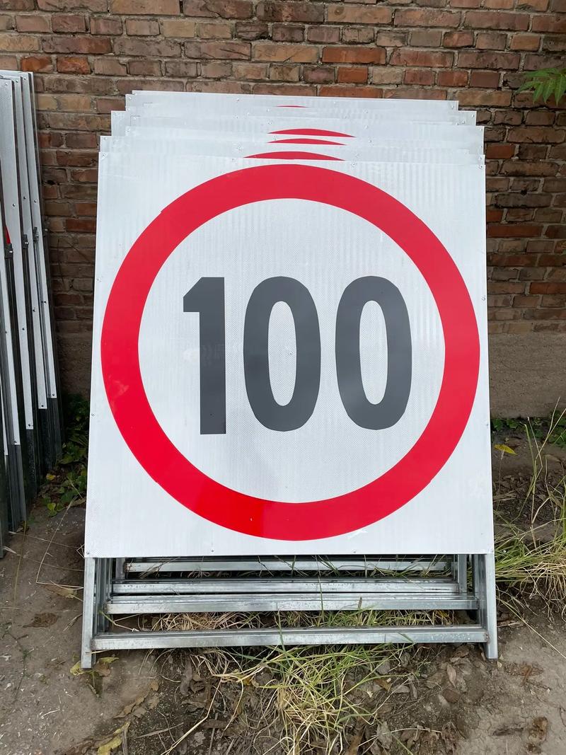 高速施工牌 交通设施的关键组成部分