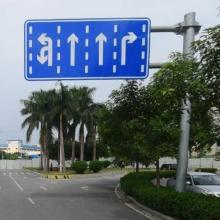 交通标牌 道路上的无声指挥者